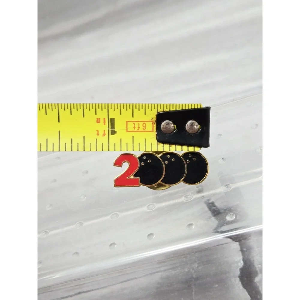Vintage Unique Rare  200 Or 2000 Bowling Game Black Ball‎ Enamel Lapel Pin